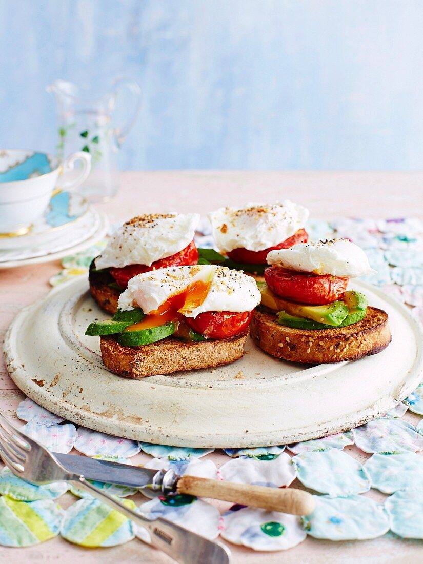 Roast tomato, avocado and egg brekkie