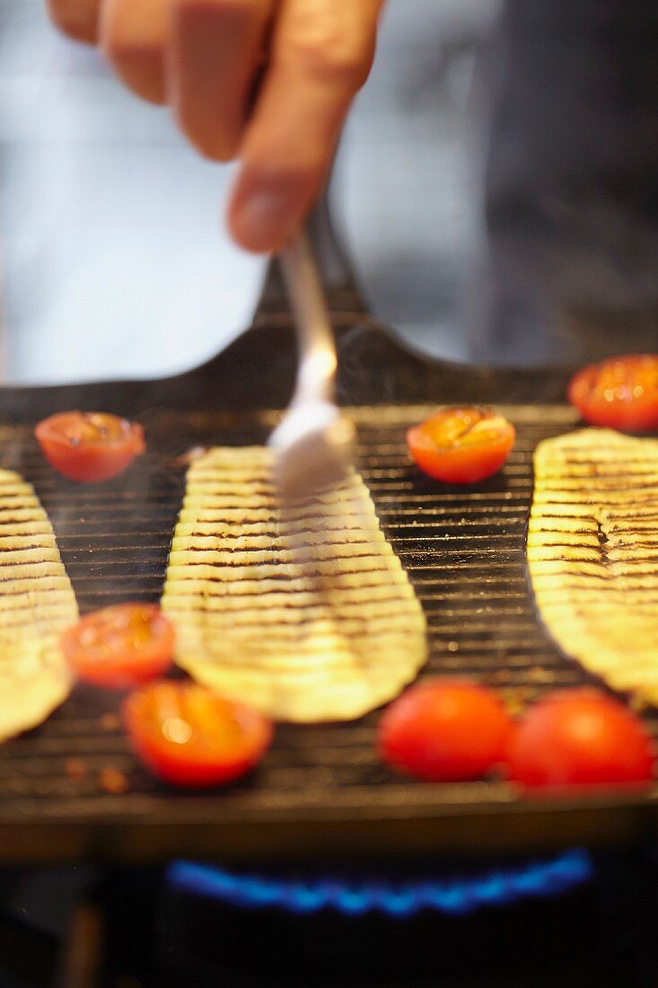 Aubergine and tomatoes in a griddle pan