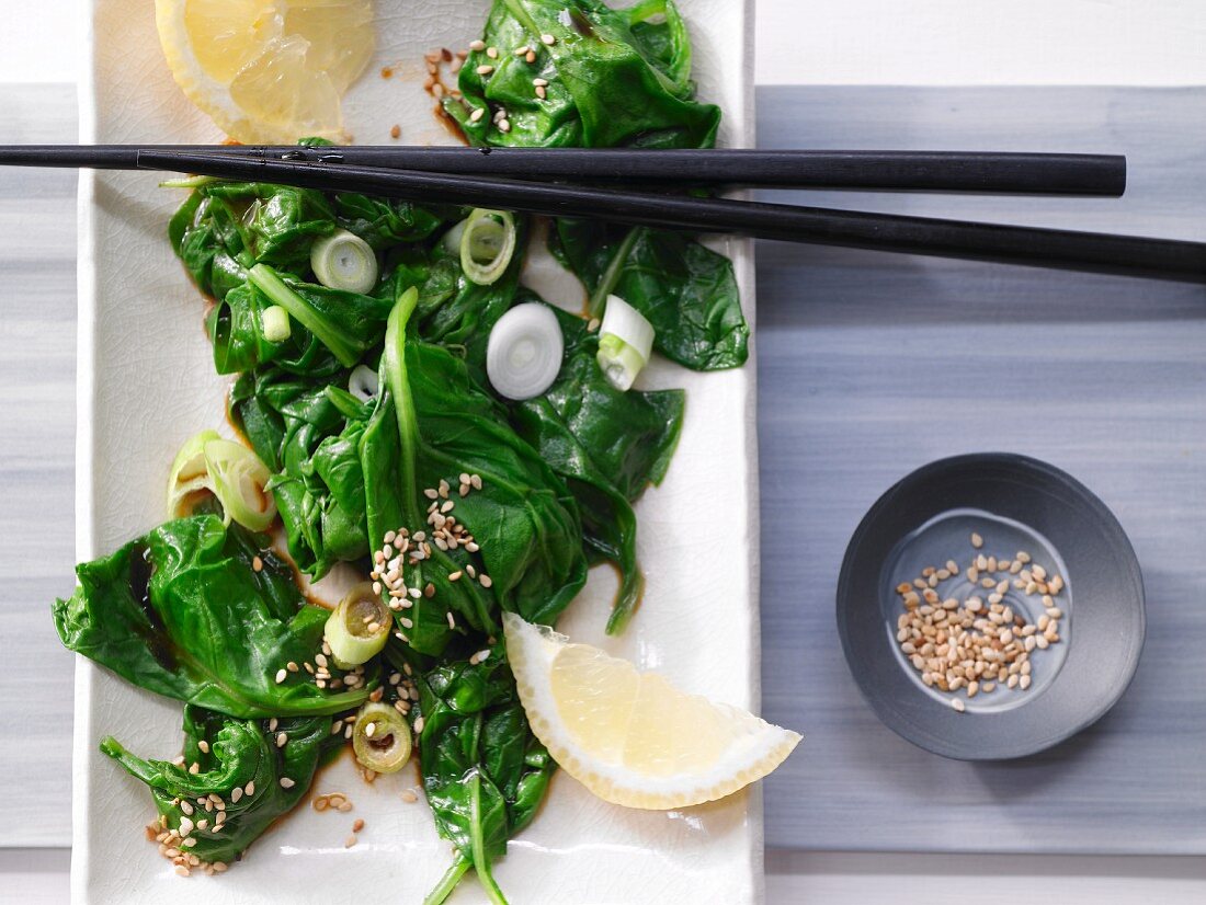 Asian spinach salad with sesame seeds
