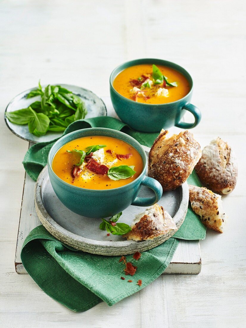 Gebratene Tomatensuppe mit Basilikum (Italien)