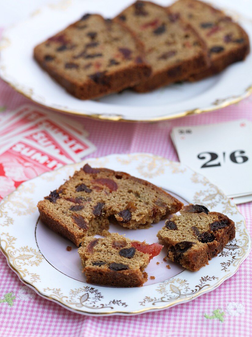 Zimtkuchen mit Trockenfrüchten (England)