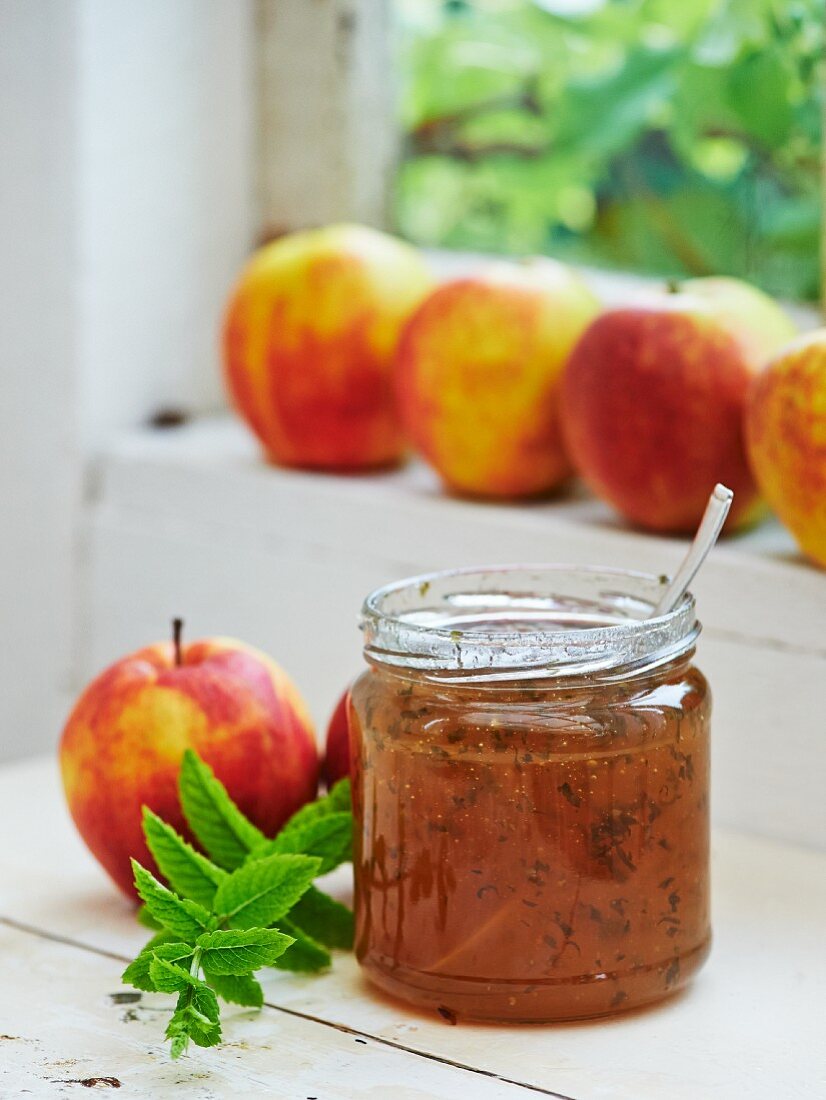 Apfel-Minz-Gelee im Glas