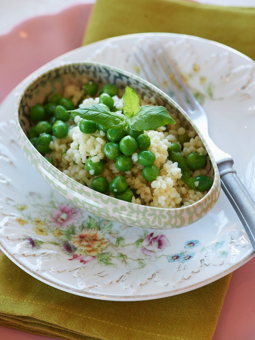 Perlcouscous mit Erbsen