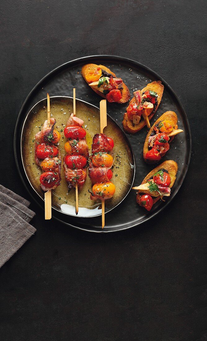 Cherry tomato kebabs and crostini with tomatoes, artichokes and tapenade