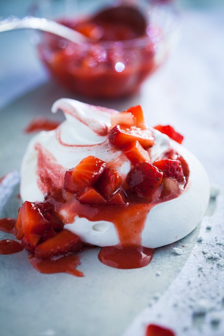 A meringue with strawberry ragout