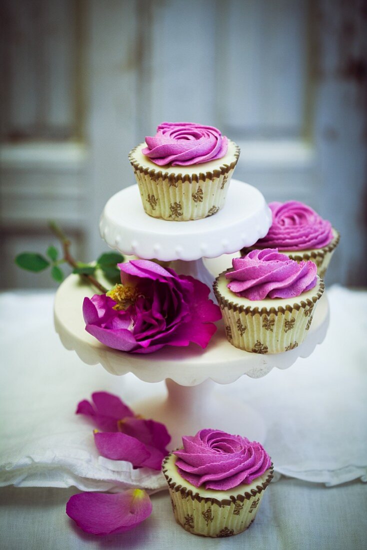 Pink cupcakes for Valentine's Day on a cake stand
