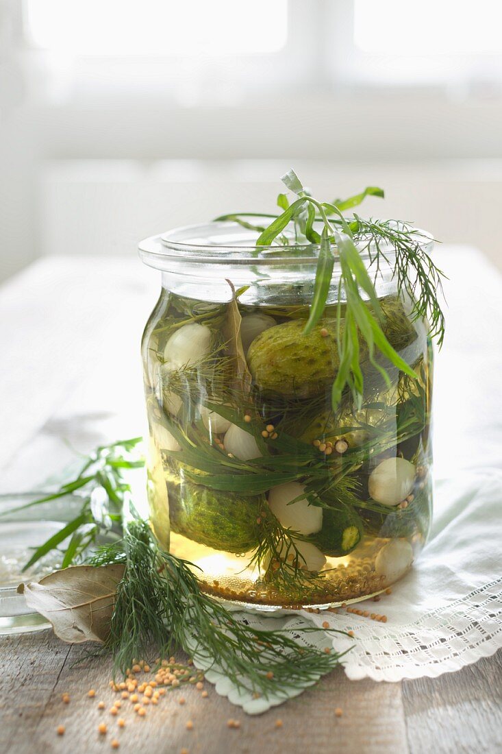 Gherkins with tarragon and dill