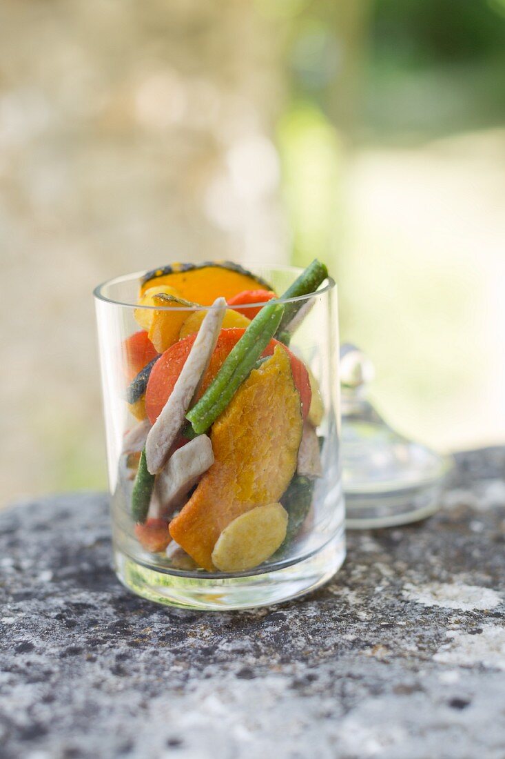 Vegetable crisps in glass