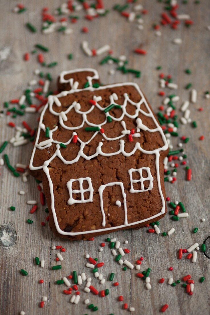A house-shaped gingerbread biscuit