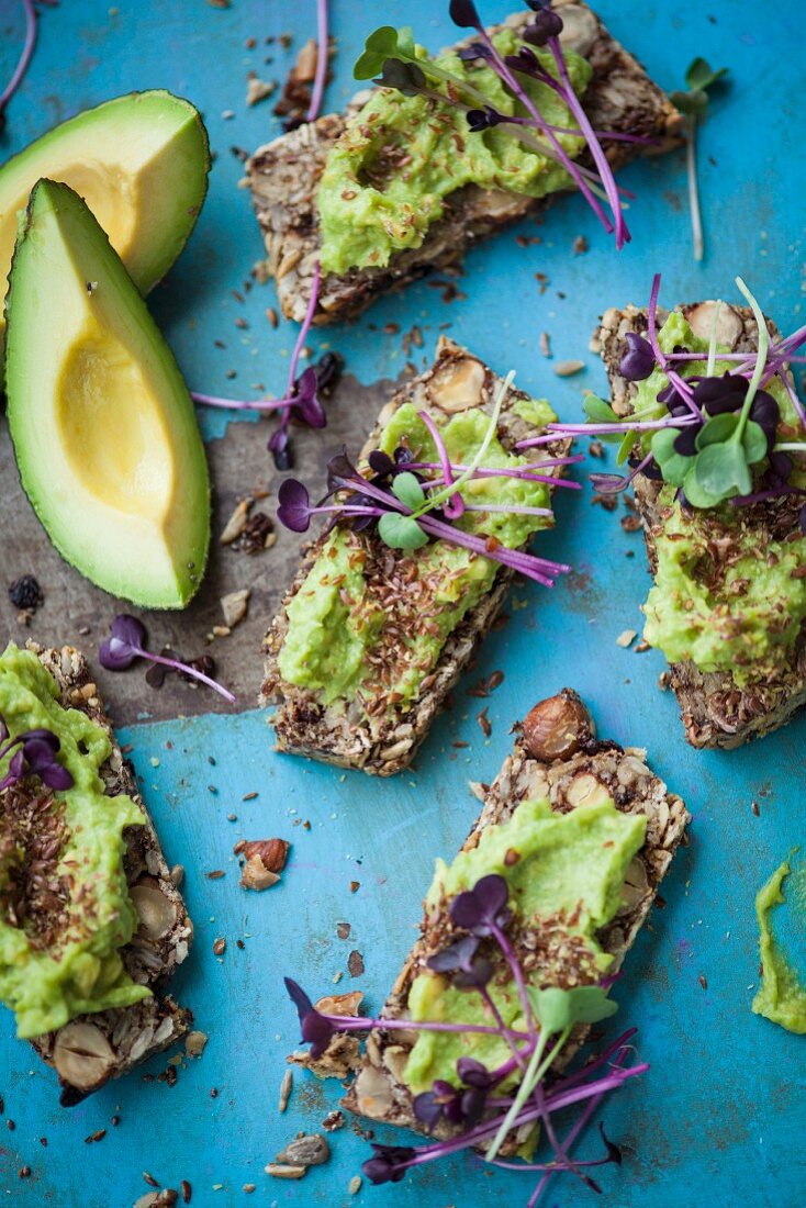Chia bread with avocado, linseed and daikon cress (superfood)