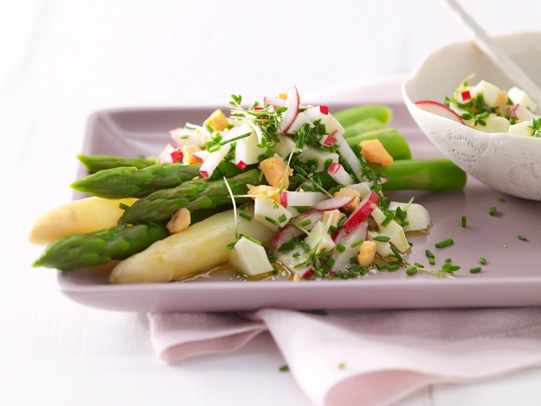 Spargel mit Eier-Vinaigrette und Kartoffeln