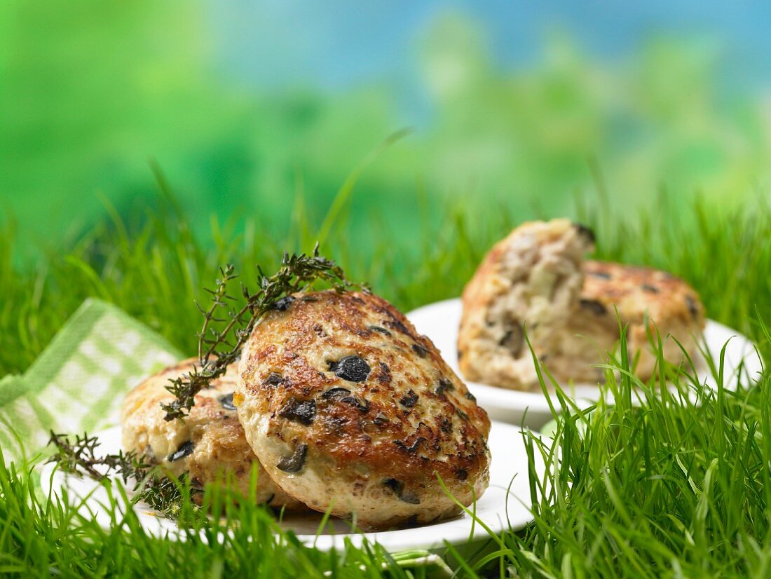 Minced turkey steaks filled with sheep's cheese