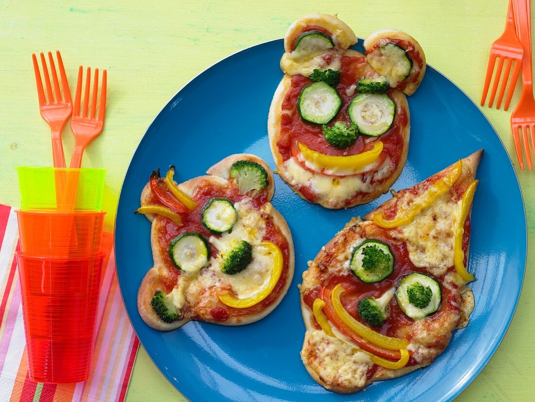Pizza-Gesichter mit Gemüse