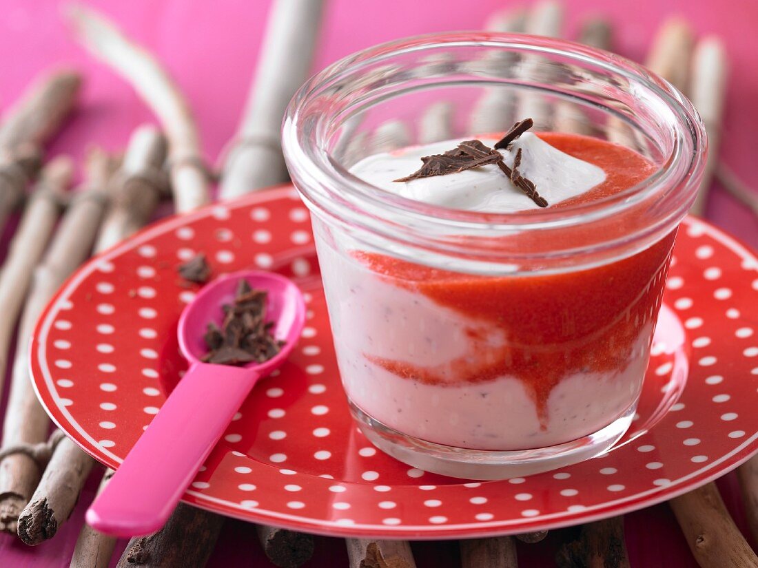 Stracciatella quark with strawberry purée