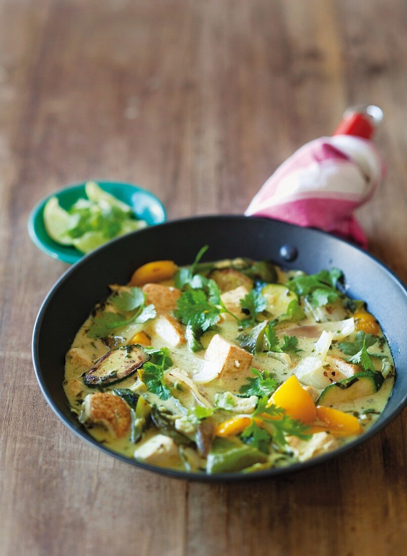 Green tofu curry with courgette and coriander leaves