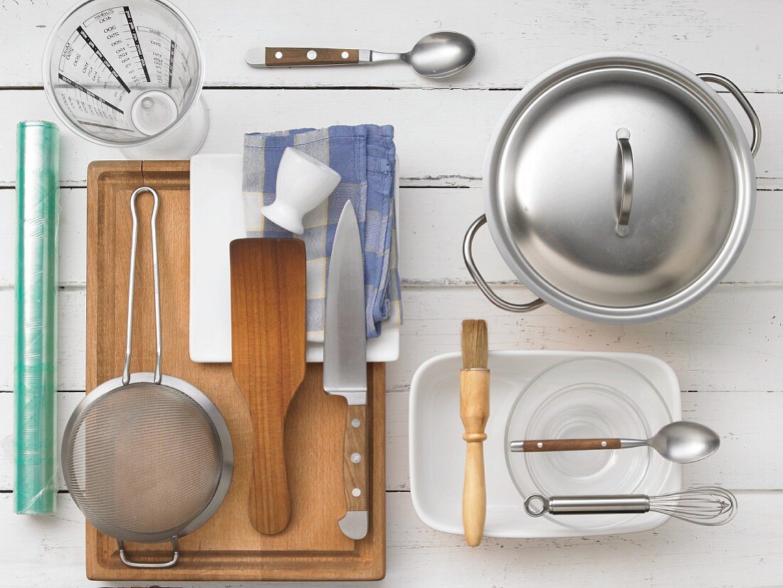 Kitchen utensils for preparing sushi