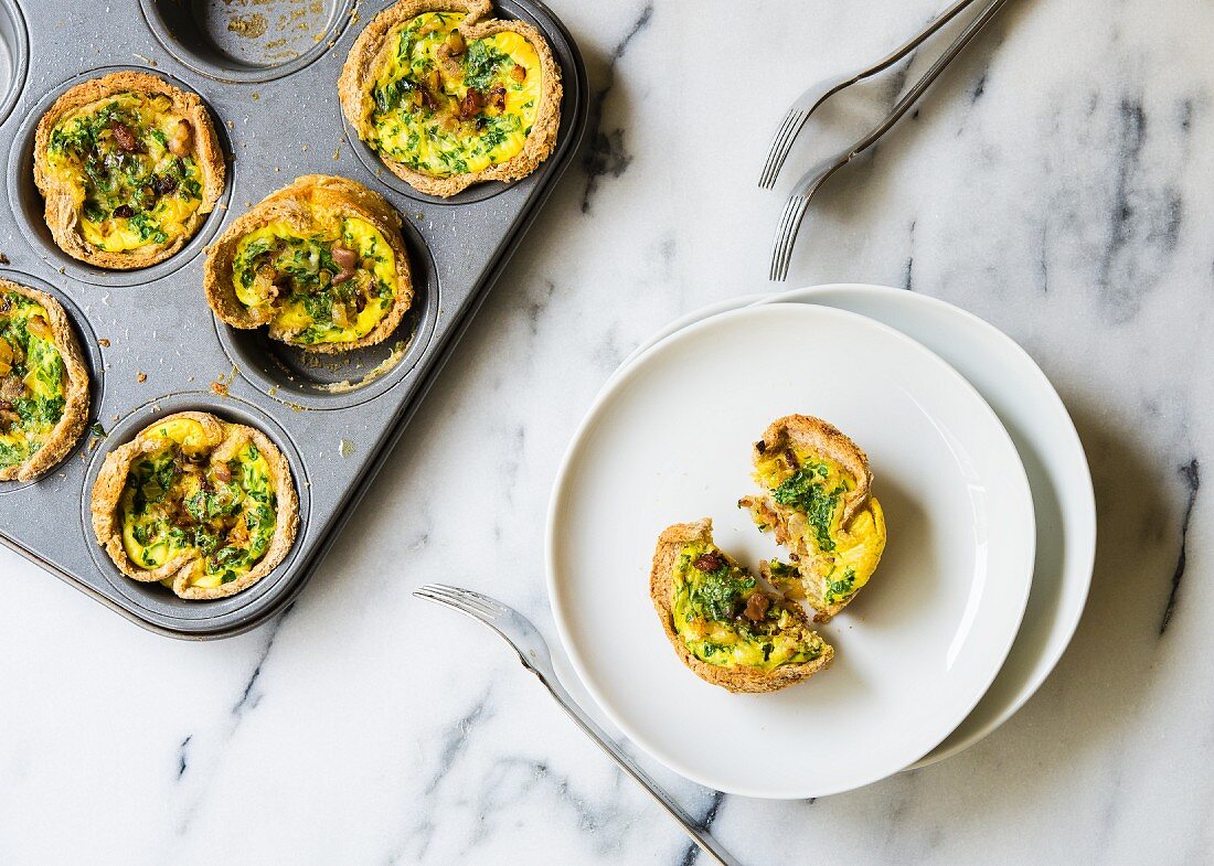 Mini quiches with courgette, bacon and parsley in a muffin tin