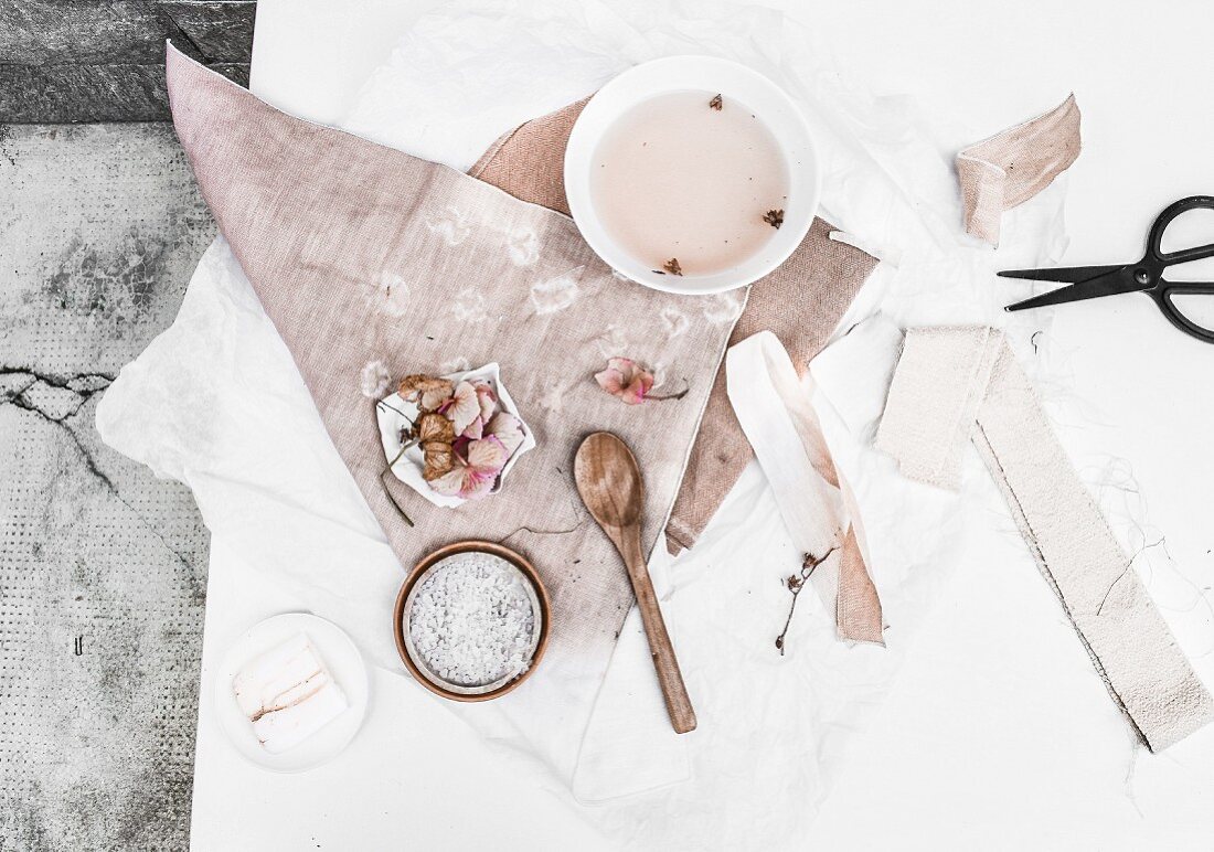 Natural dye made from hydrangea flowers and dyed fabric