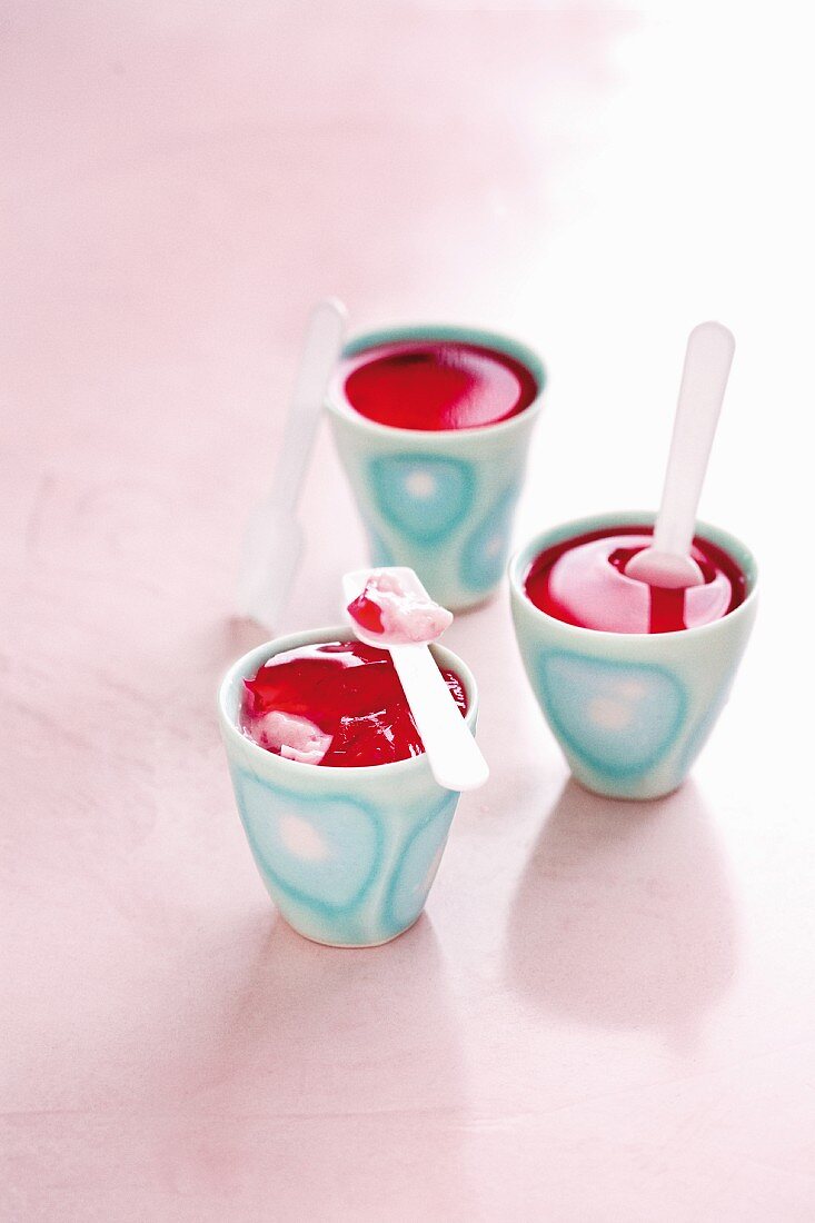 Berry yoghurt with raspberry jelly