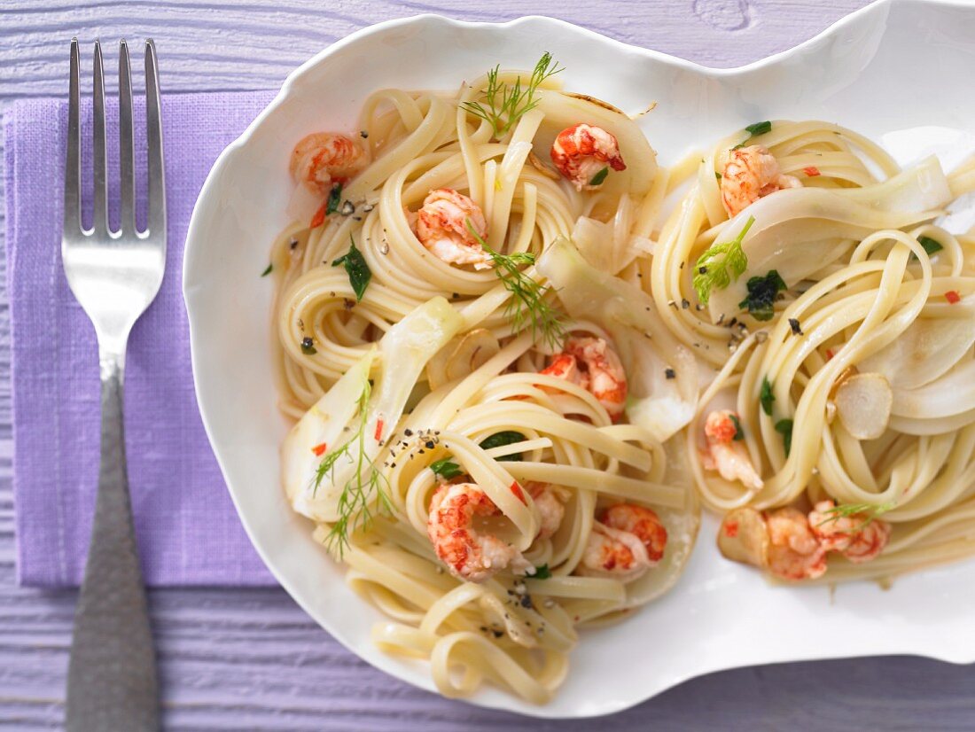 Spicy pasta with crab meat and fennel