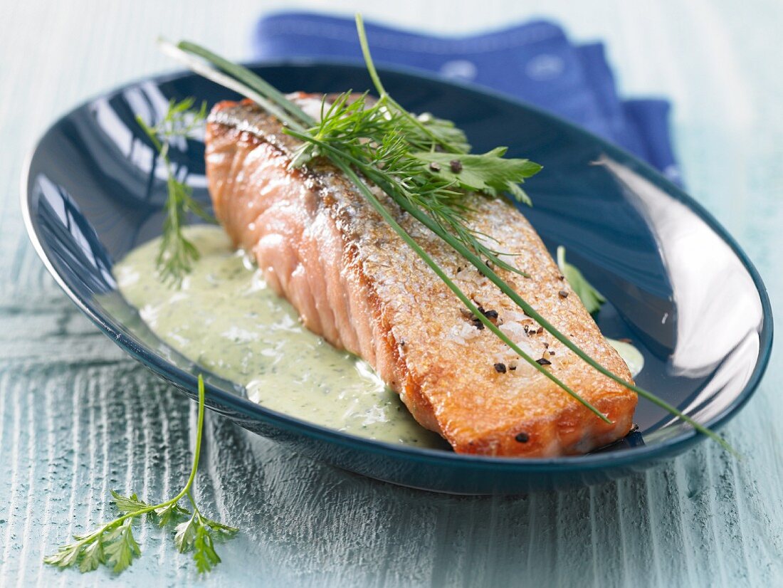 Pan-fried fillet of salmon with herb sauce