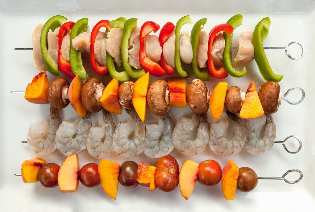 Assorted skewers for the barbecue (seen from above)