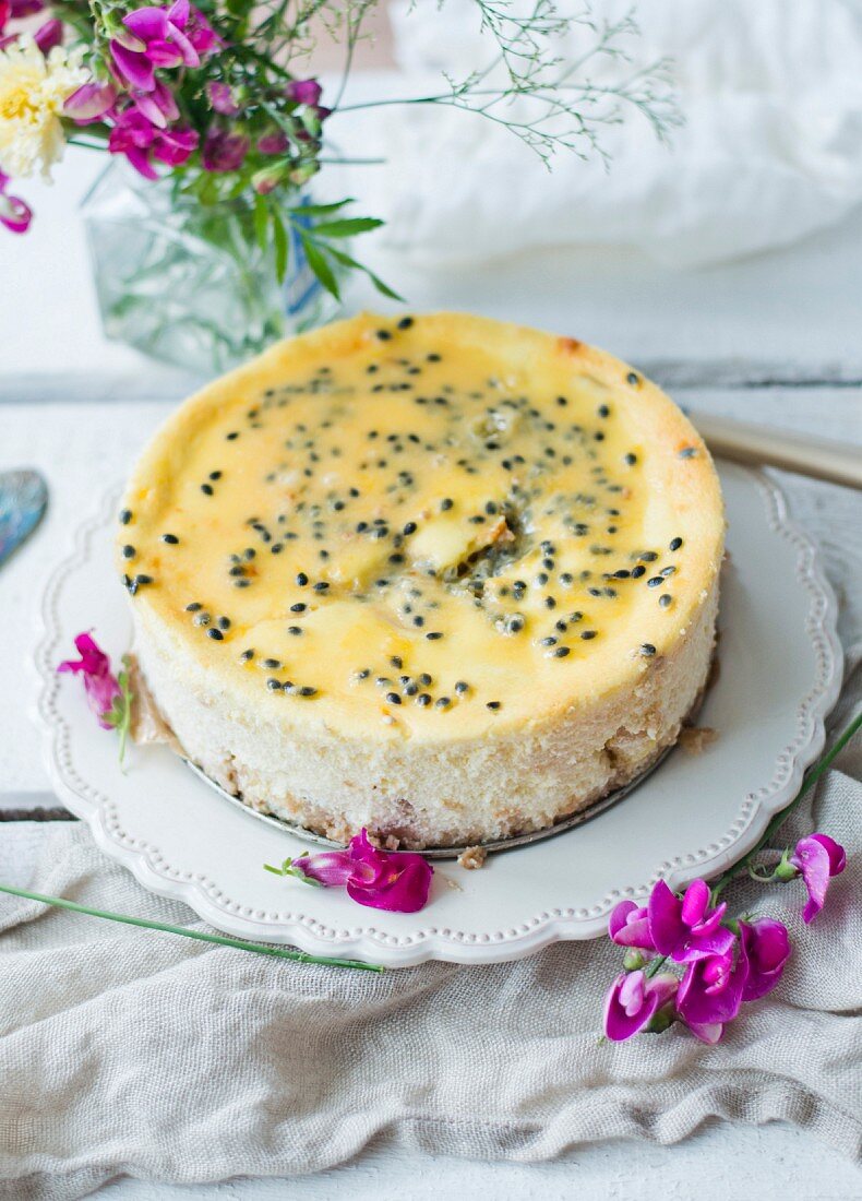 Käsekuchen mit Pfirsich und Passionsfrucht