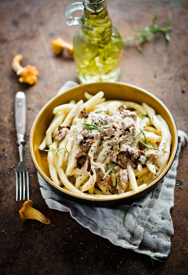 Pasta with chanterelle sauce