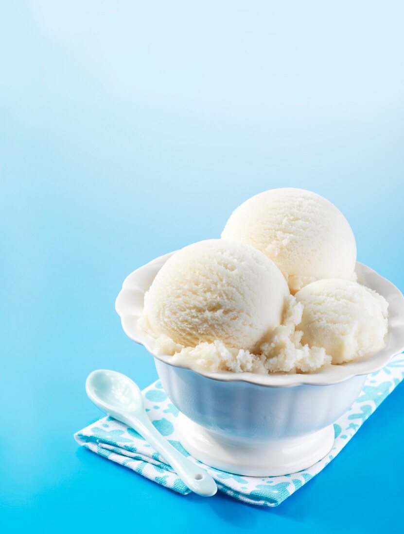 Vanilla ice cream in a ceramic dish