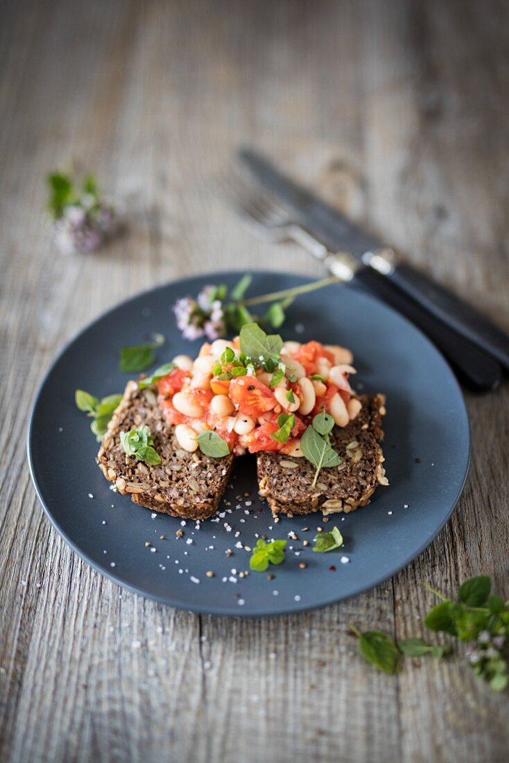 Multi-grain bread with haricot beans and tomatoes