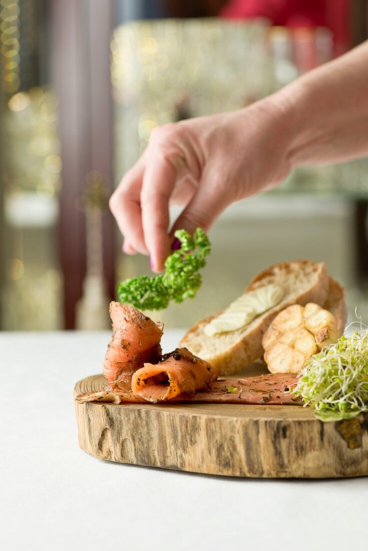 Marinated smoked salmon with bread and garlic