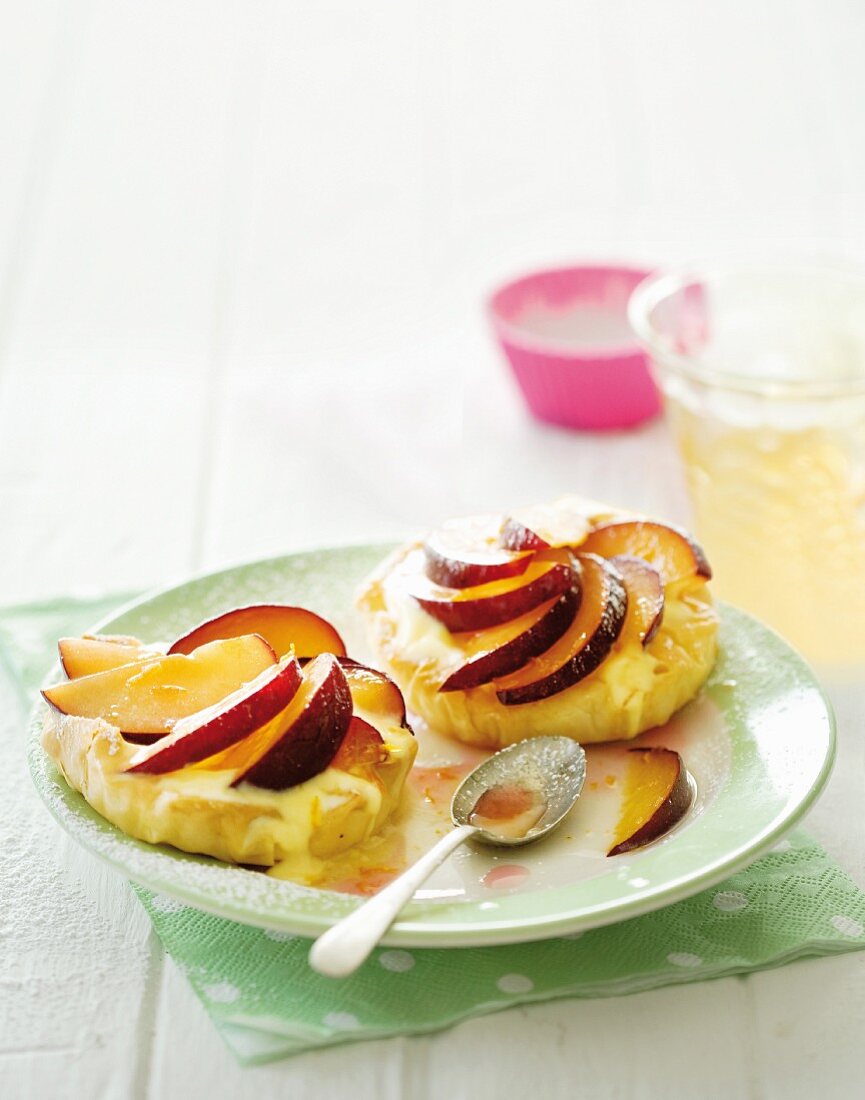 Using up leftover: plum & vanilla cream tartlets