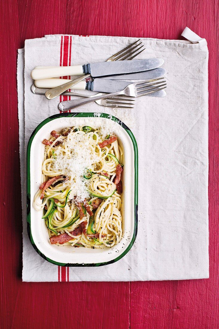Spaghetti carbonara with courgette