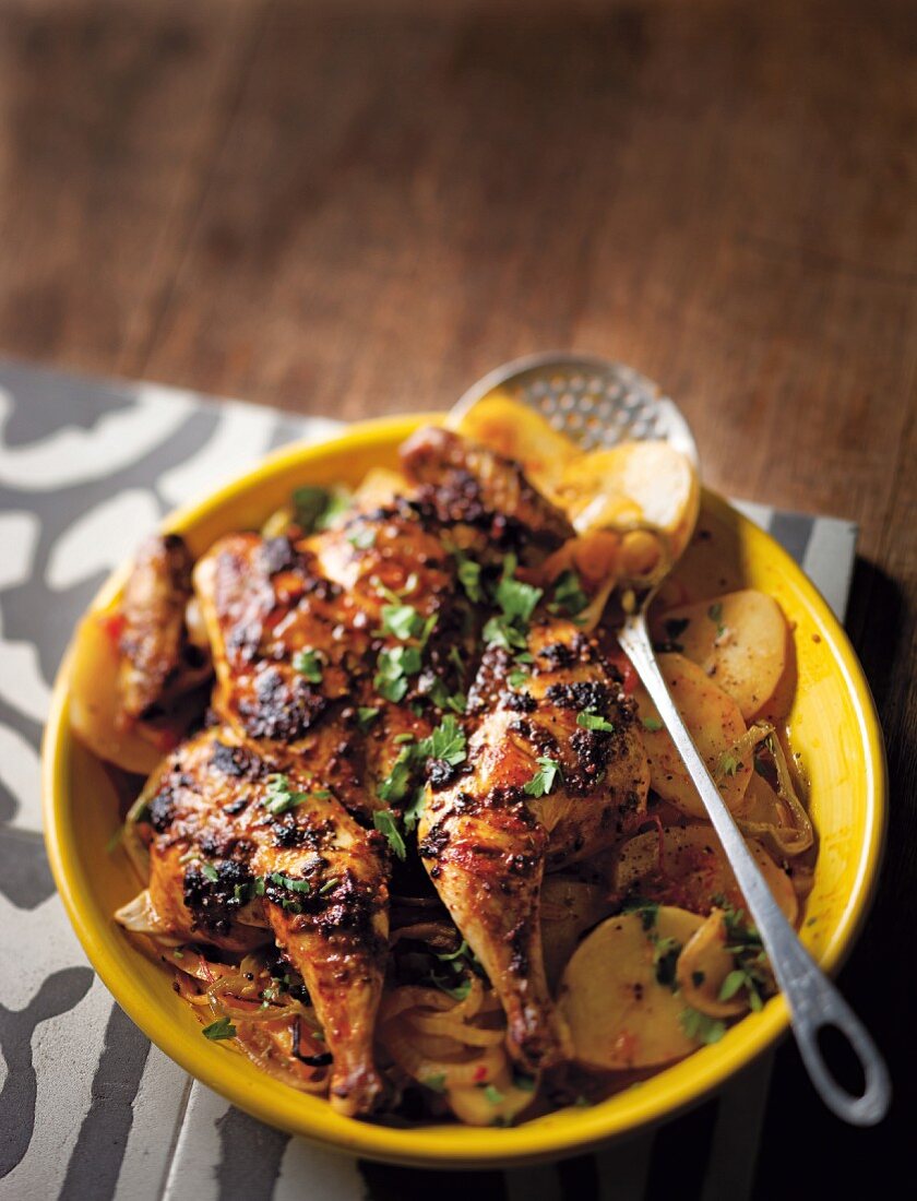 Paprika-Hähnchen mit Safran-Kartoffeln