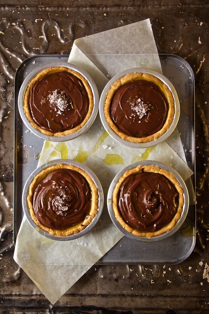 Chocolate & budino tartlets with olive oil and sea salt