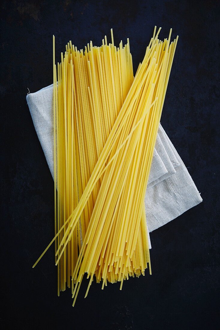 Spaghetti auf einer Stoffserviette
