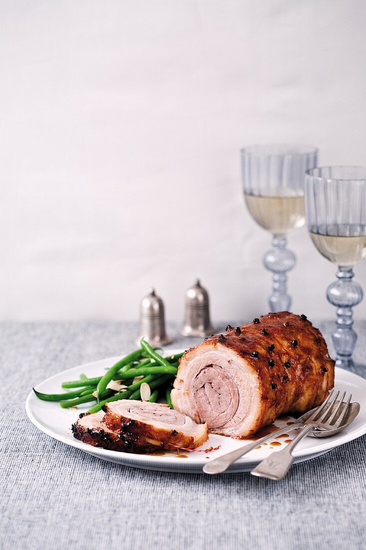 Rolled pork roast with green beans