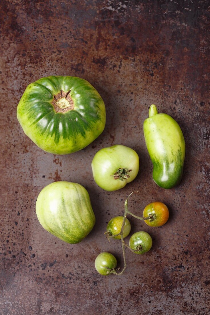 Assorted types of green tomatoes