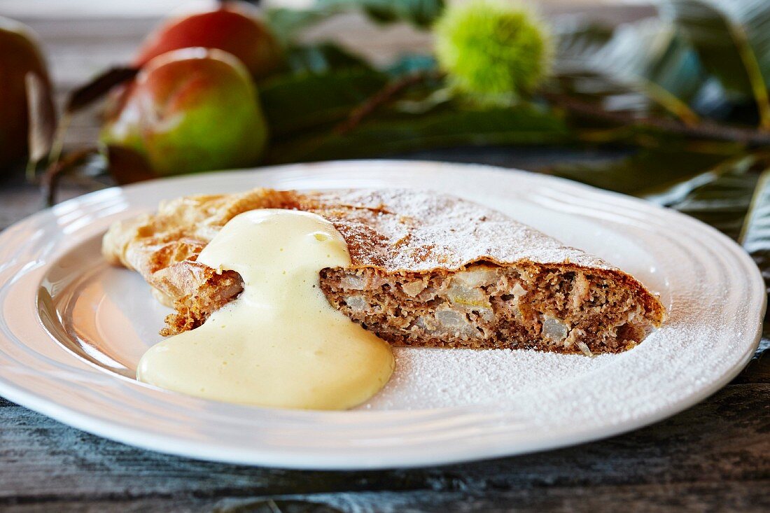 Birnen-Nuss-Strudel mit Zabaione