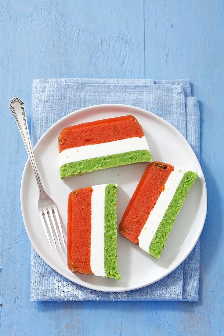 Three-coloured terrine with tomatoes, cream cheese and green peas