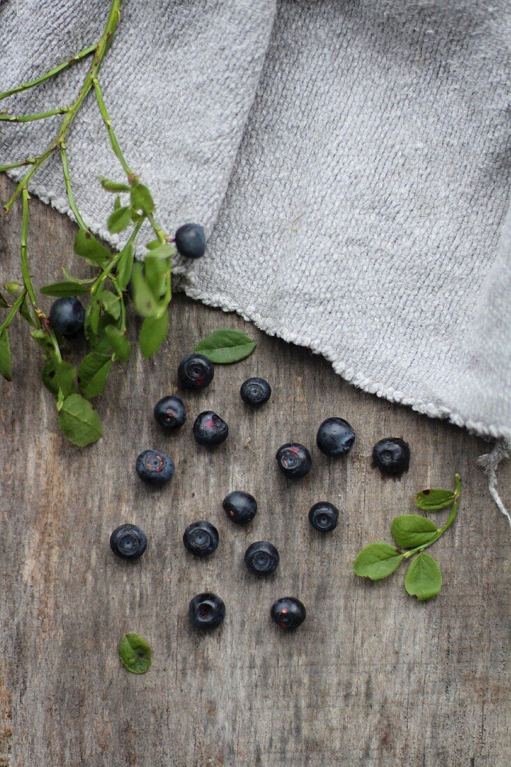 Small blueberries on a wooden board
