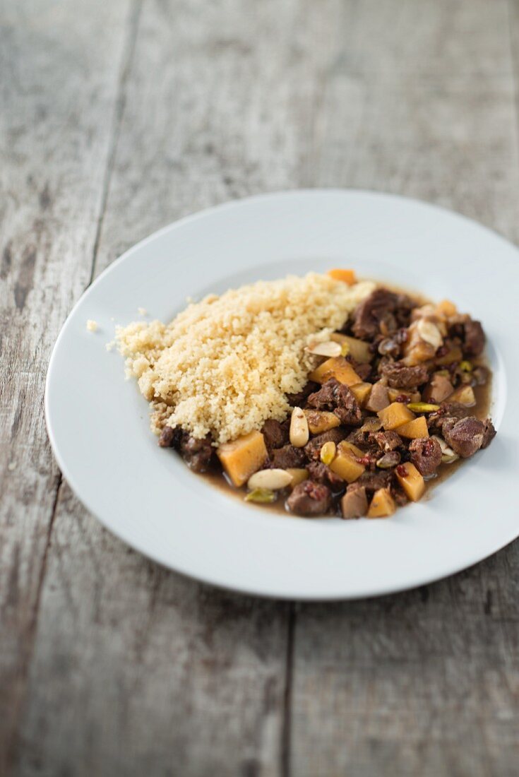 Jungziegen-Steckrüben-Eintopf mit Couscous