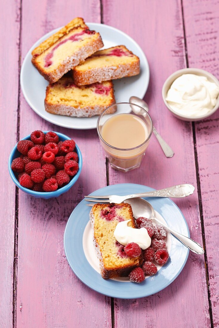 Loaf cake with raspberries and mascarpone