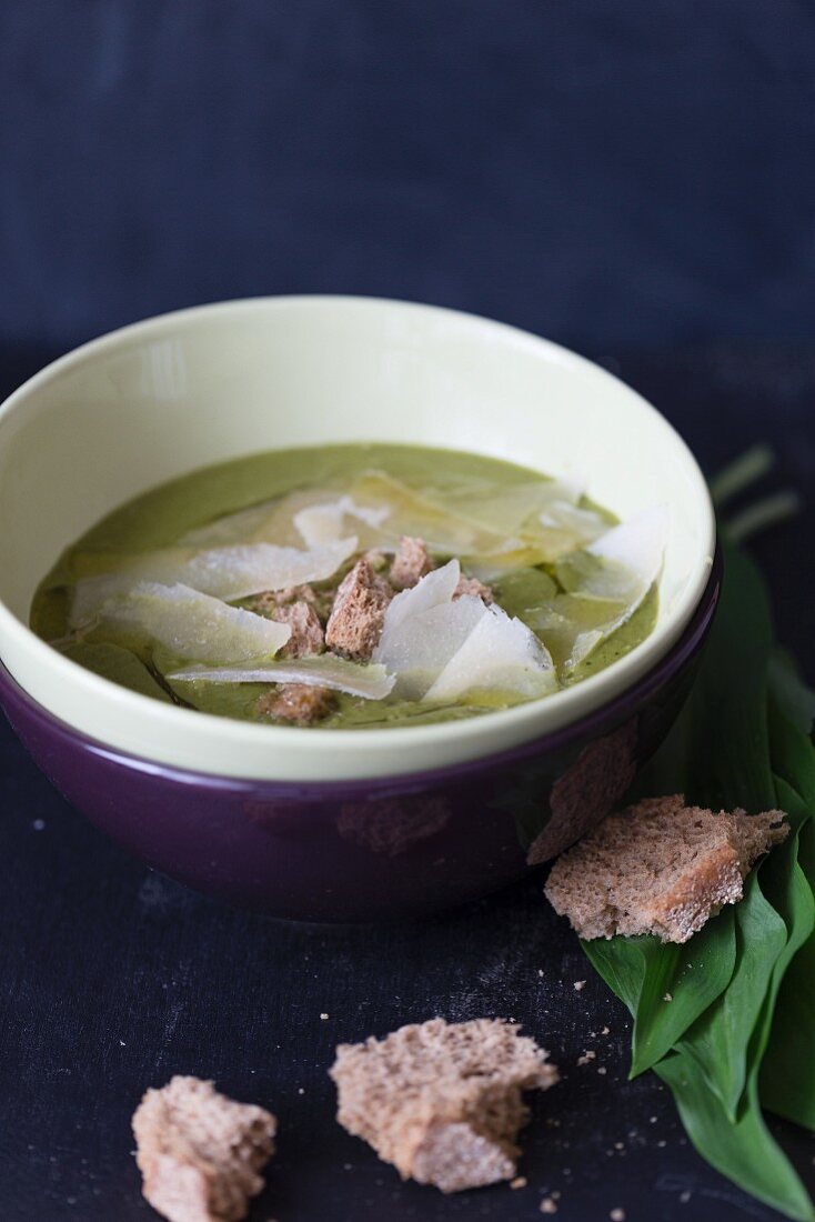 Wild garlic soup with bread and Parmesan