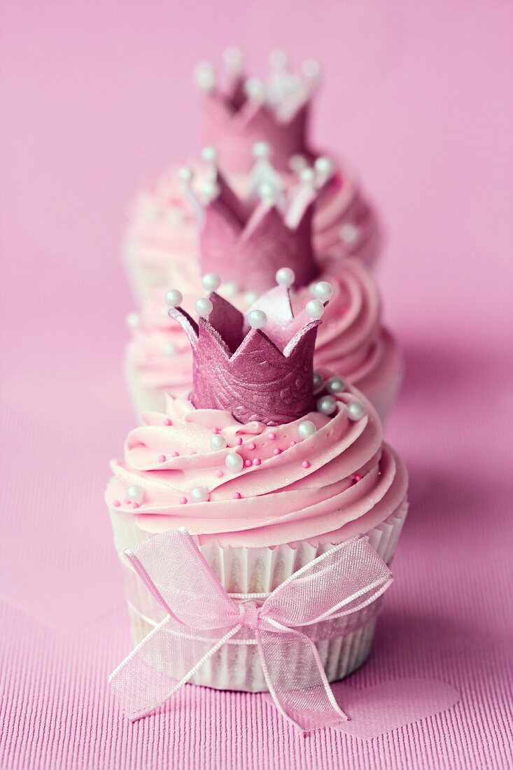Cupcakes decorated with sugar crowns