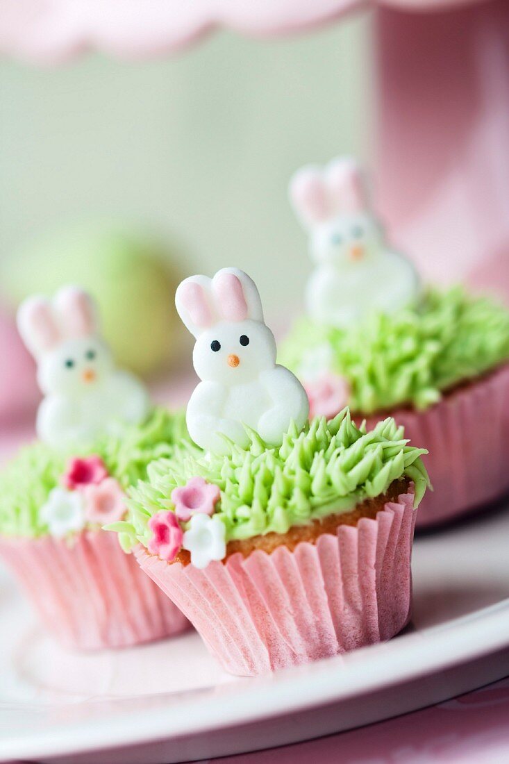 Mini cupcakes decorated with easter bunnies