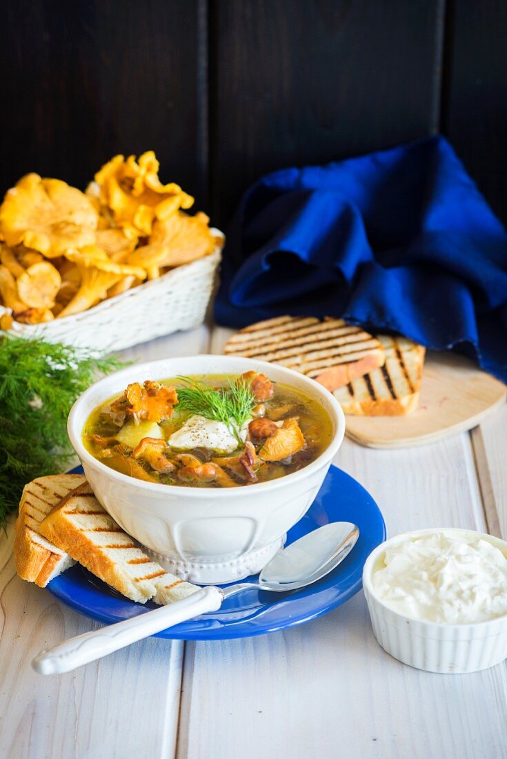 Mushroom soup with chicken broth, chanterelle mushrooms, potatoes, dill and sour cream