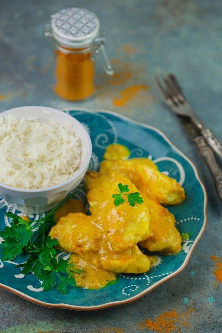 Chicken with turmeric sauce and rice