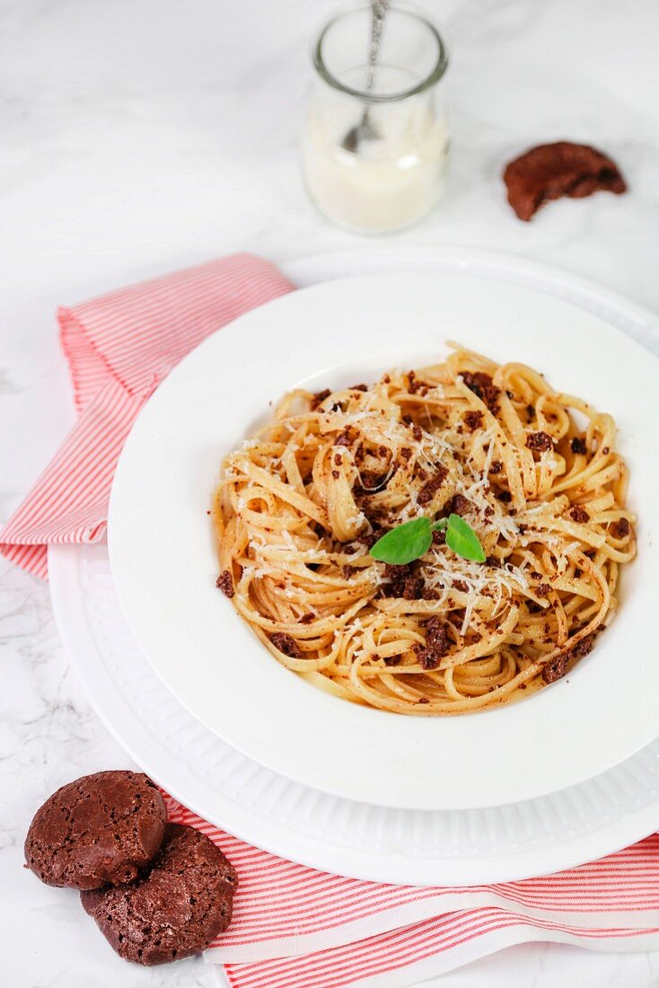Linguine with brown amaretti and sage