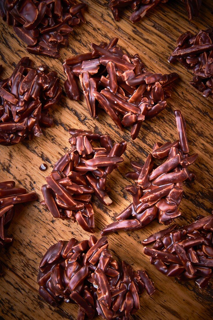 Slivered almonds in chocolate